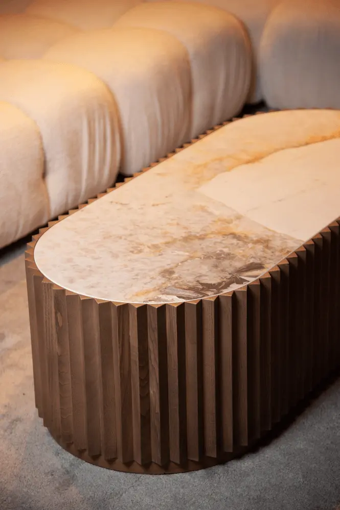 Слика од бел мебел