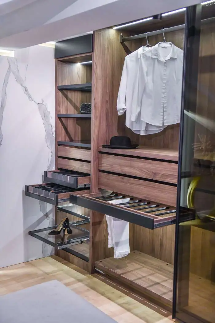 Слика од мебел