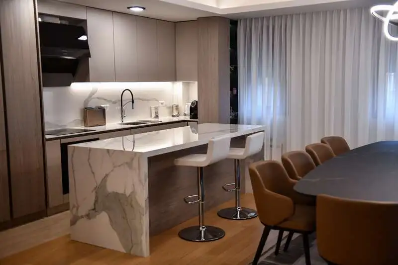 Слика од мебел