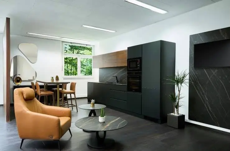 Слика од мебел