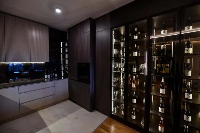 Слика од мебел