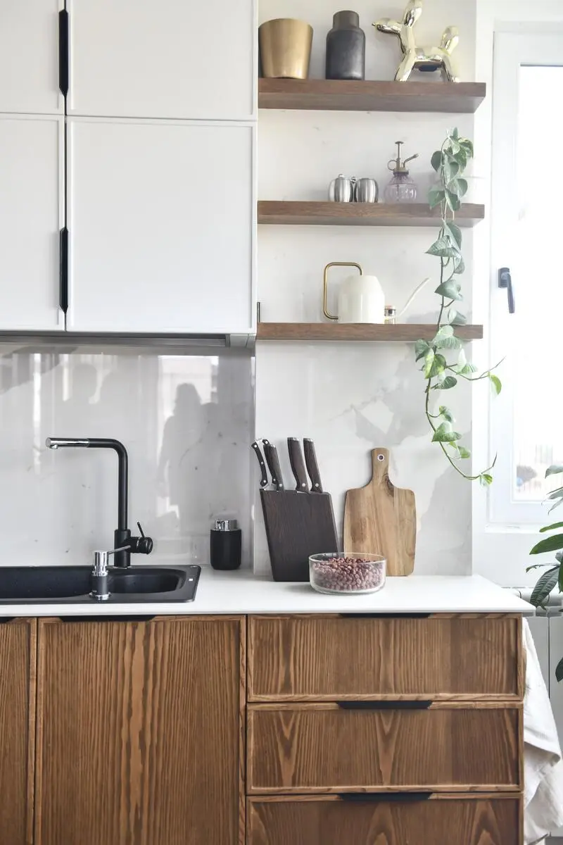 Слика од мебел